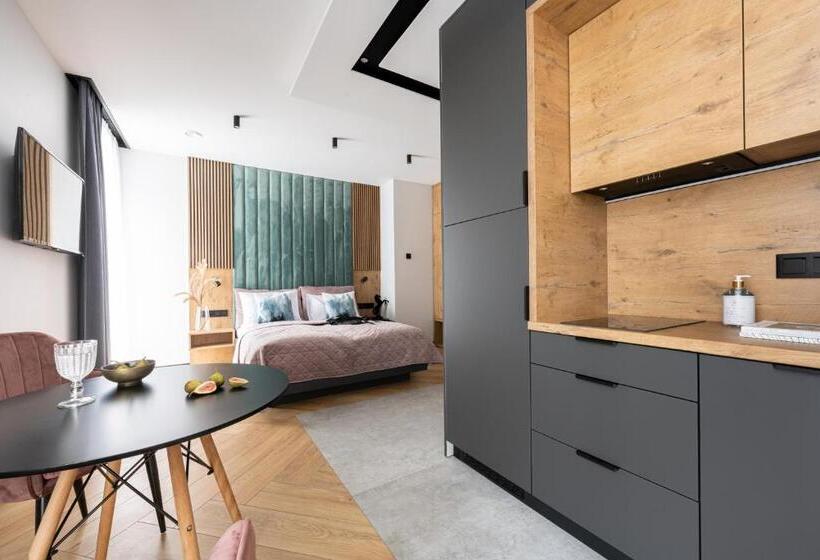 استودیوی سوپریور, Wrota Chałubińskiego