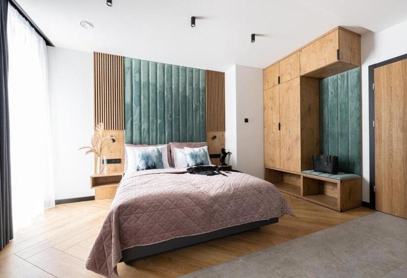 استودیوی سوپریور, Wrota Chałubińskiego