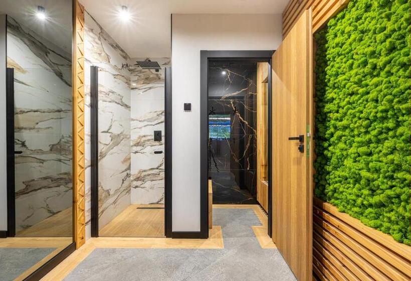 اتاق لوکس, Wrota Chałubińskiego