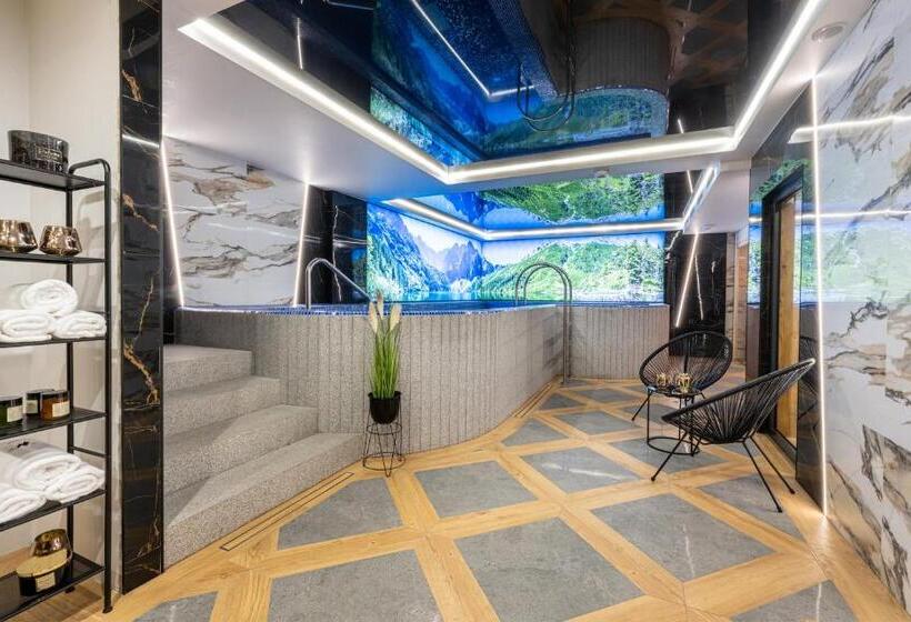 اتاق لوکس, Wrota Chałubińskiego