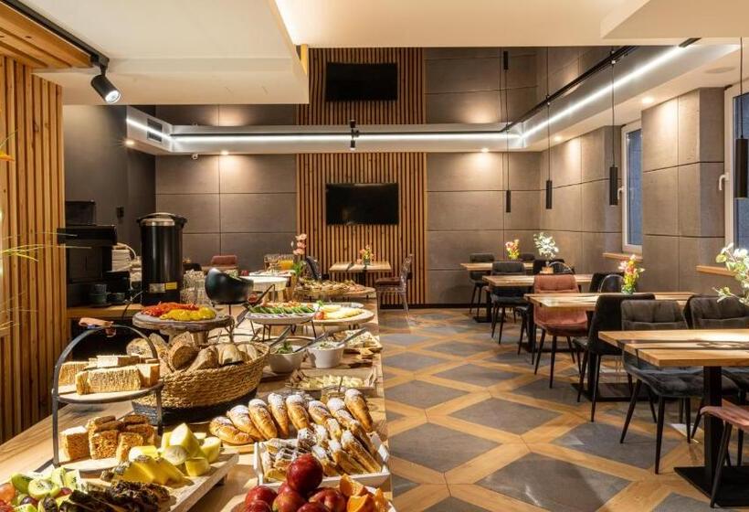 اتاق لوکس, Wrota Chałubińskiego