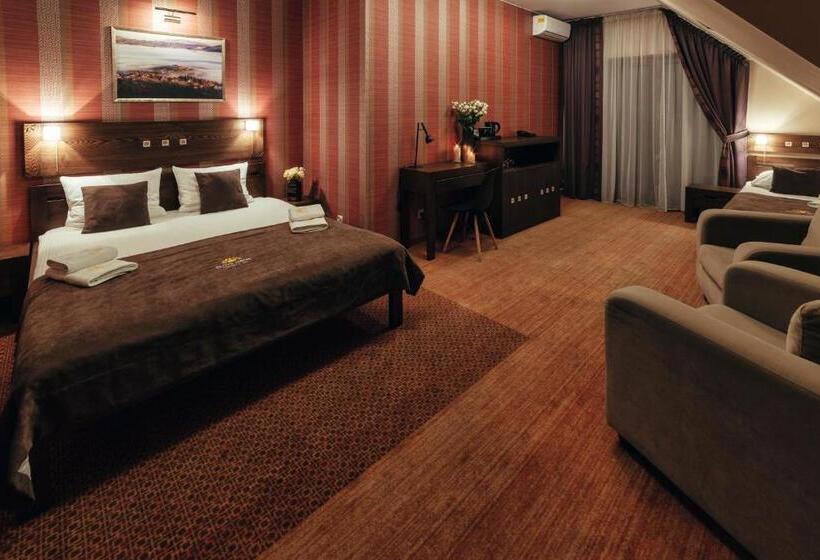 Трехместный Номер Стандарт с Балконом, Złoty Groń Resort & Spa