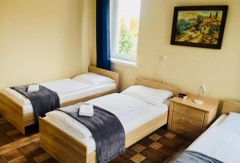 חדר בסיסי, Pokoje Goscinne Atena