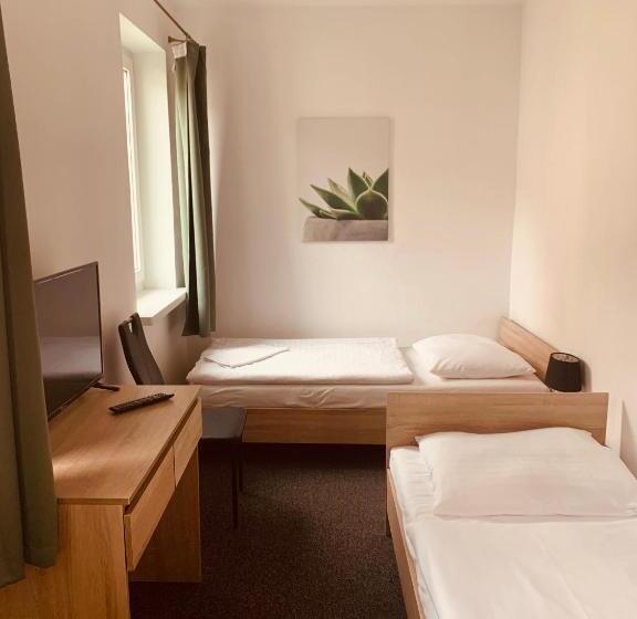 חדר בסיסי, Pokoje Goscinne Atena