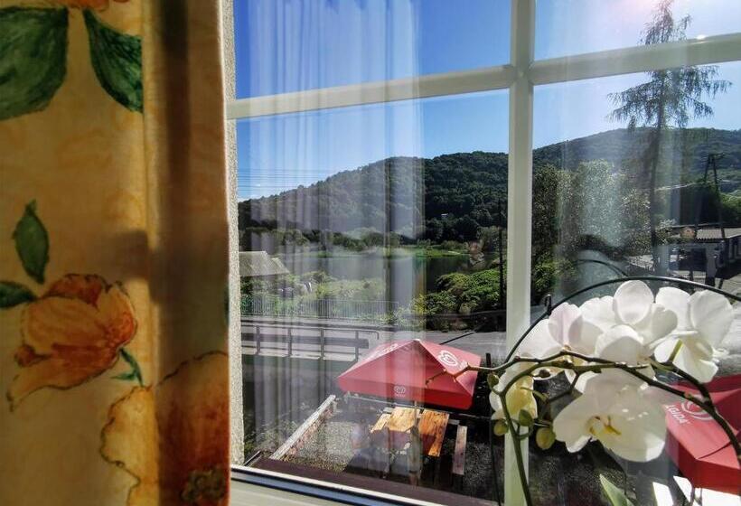 1 Bedroom Apartment Lake View, Jagnienawinie