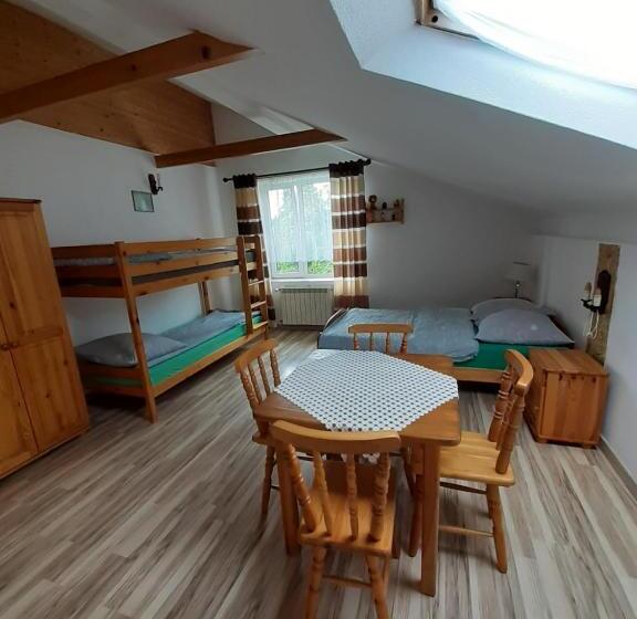 四人标准间, Pod Akacjami