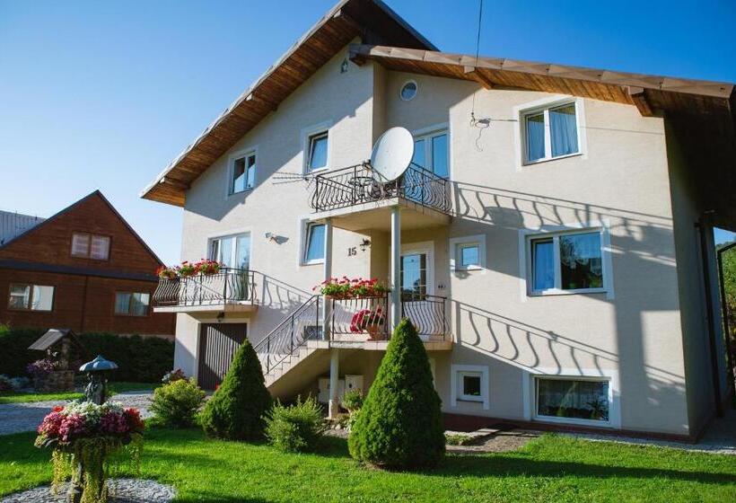 家庭间, Pod Akacjami