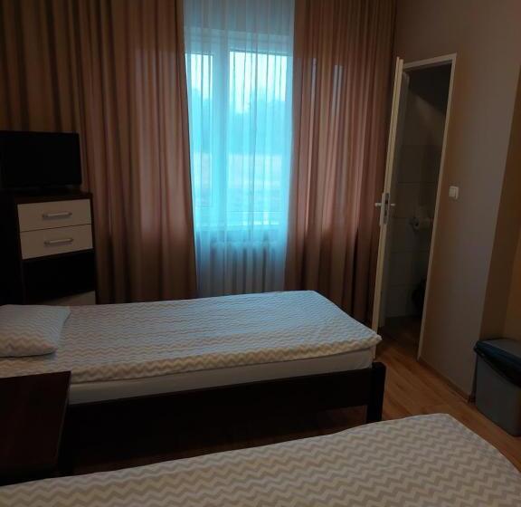 基本间, Strzelec Noclegi