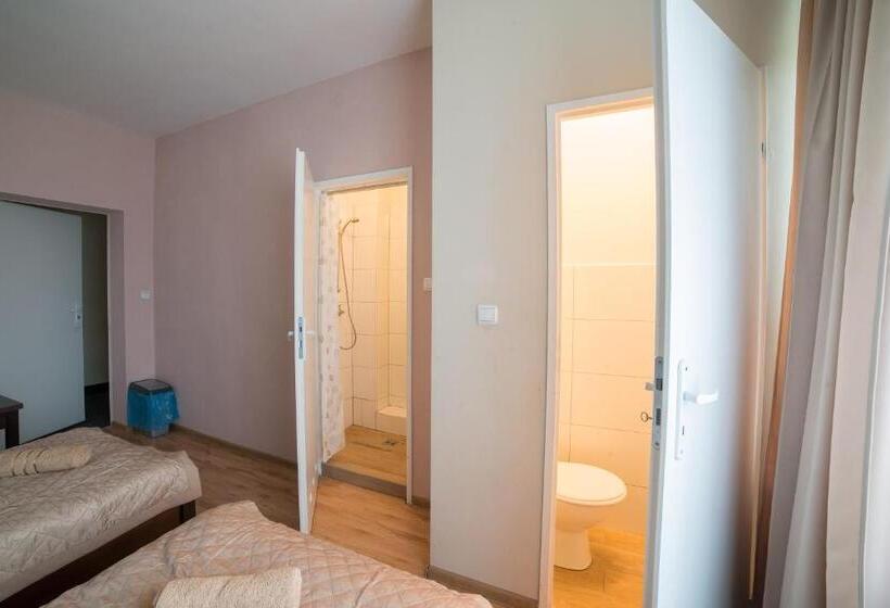 基本间, Strzelec Noclegi