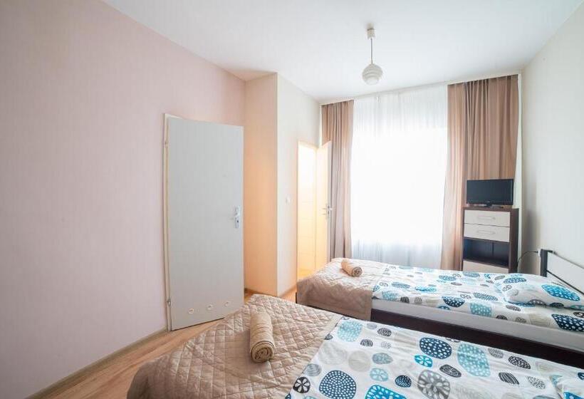 基本间, Strzelec Noclegi