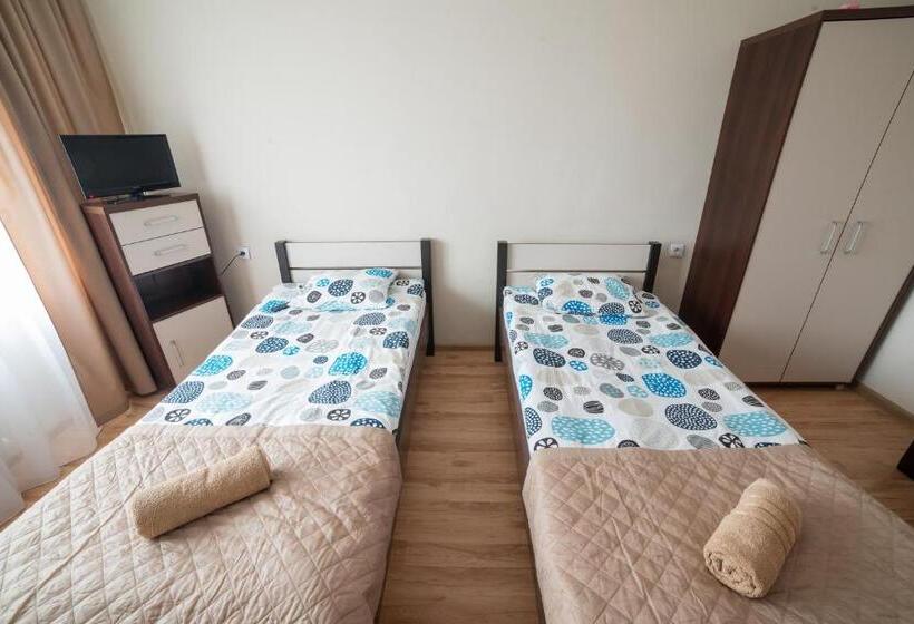 غرفة أساسية, Strzelec Noclegi