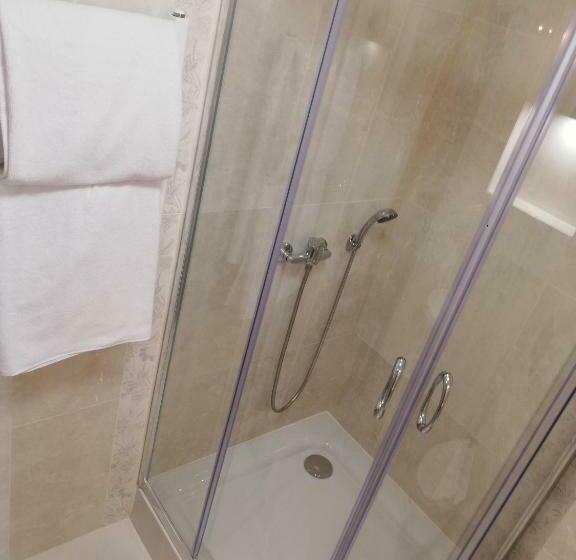 バルコニー付きスタンダードルーム, U źródeł