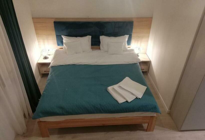 Pokój Standard z Balkonem, U źródeł