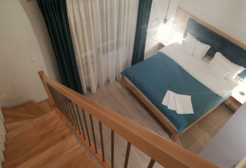 バルコニー付きスタンダードルーム, U źródeł