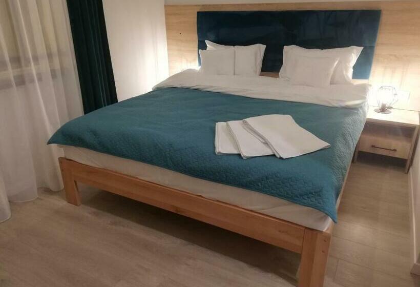 Pokój Standard z Balkonem, U źródeł