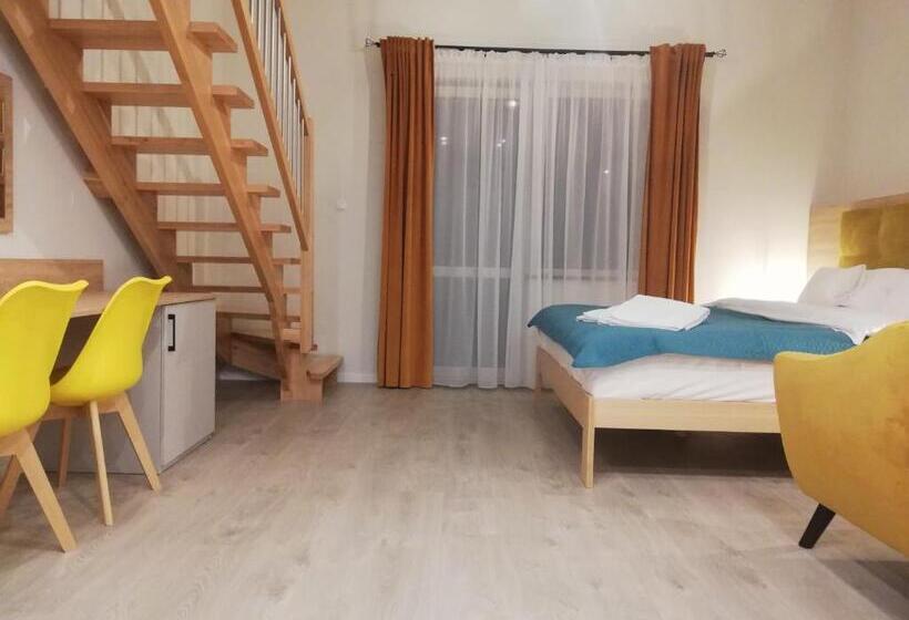 バルコニー付きスタンダードルーム, U źródeł