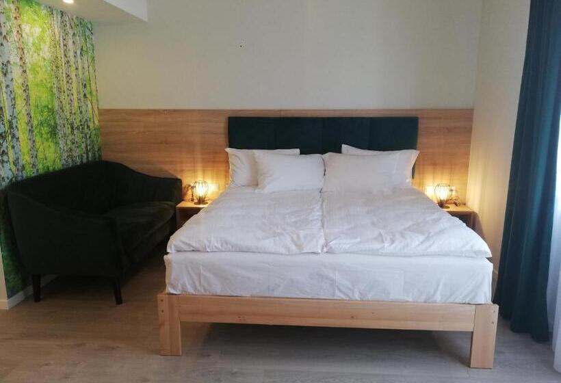 スタンダードルーム, U źródeł