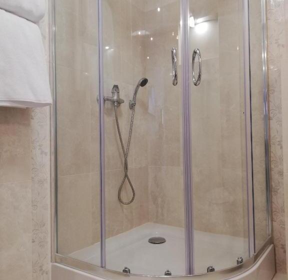 スタンダードルーム, U źródeł