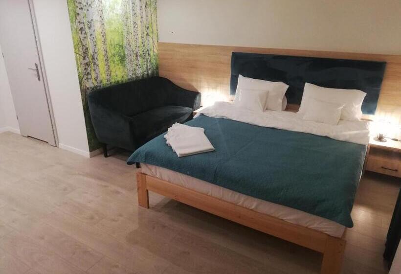 スタンダードルーム, U źródeł