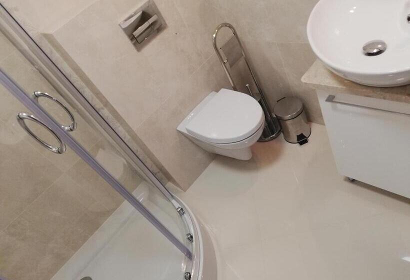 バルコニー付きスタンダードルーム, U źródeł