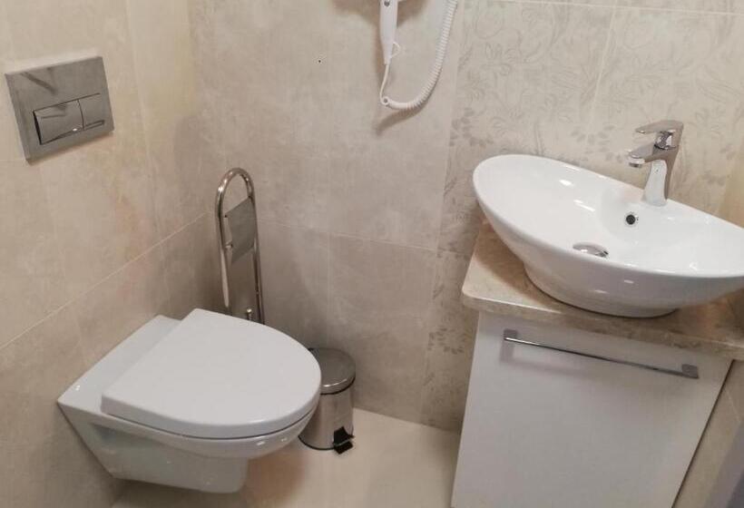 バルコニー付きスタンダードルーム, U źródeł