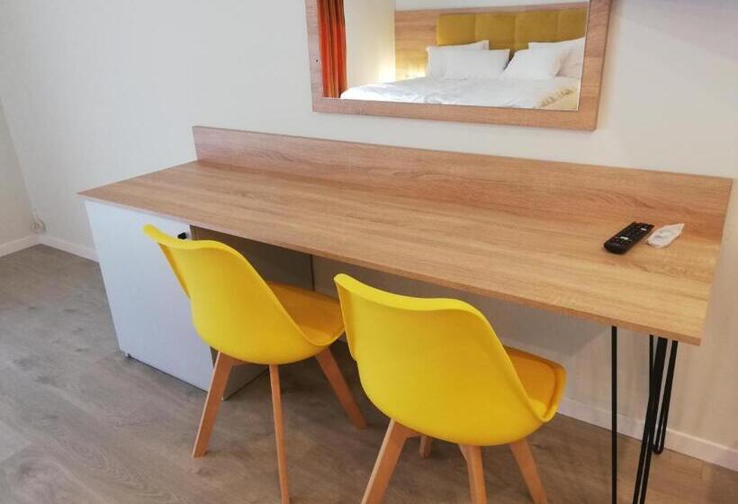 Pokój Standard z Balkonem, U źródeł