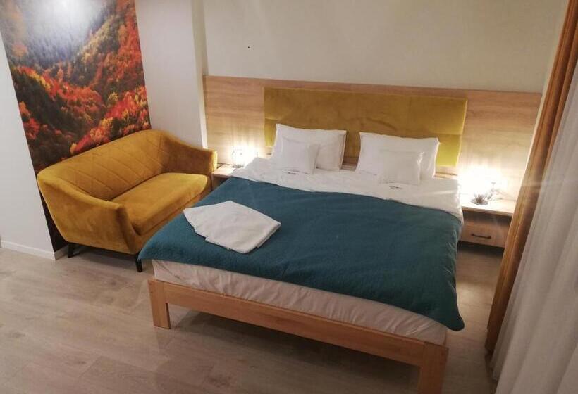 Pokój Standard z Balkonem, U źródeł