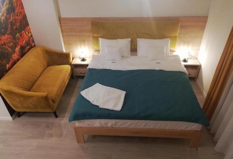 Pokój Standard z Balkonem, U źródeł