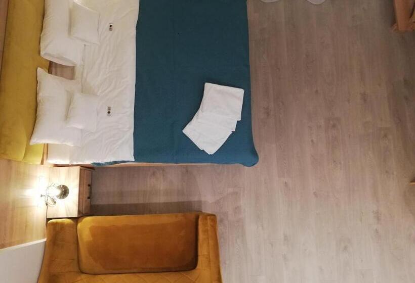 バルコニー付きスタンダードルーム, U źródeł