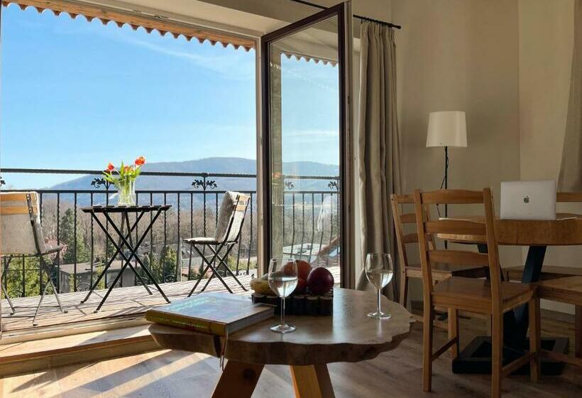 سوئیت جونیور با چشمانداز کوهستان, Beskidzkie Tarasy