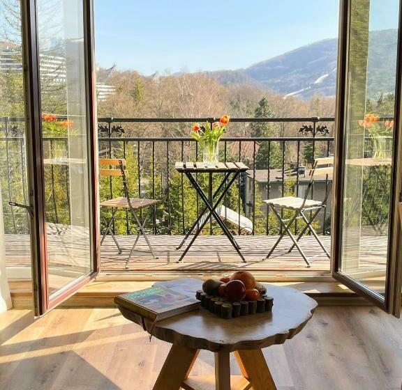 سوئیت جونیور با چشمانداز کوهستان, Beskidzkie Tarasy