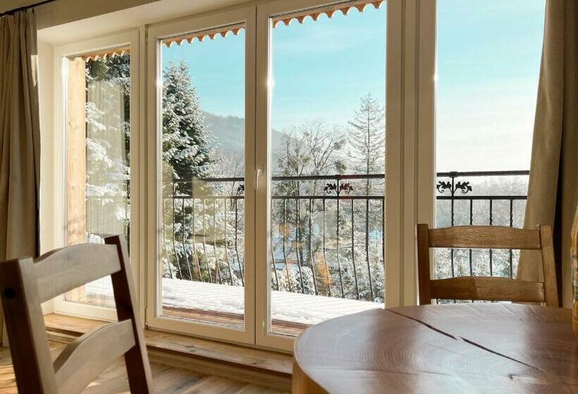 سوئیت جونیور با چشمانداز کوهستان, Beskidzkie Tarasy