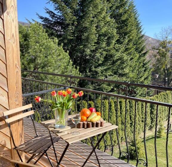 سوییت با چشمانداز کوه, Beskidzkie Tarasy