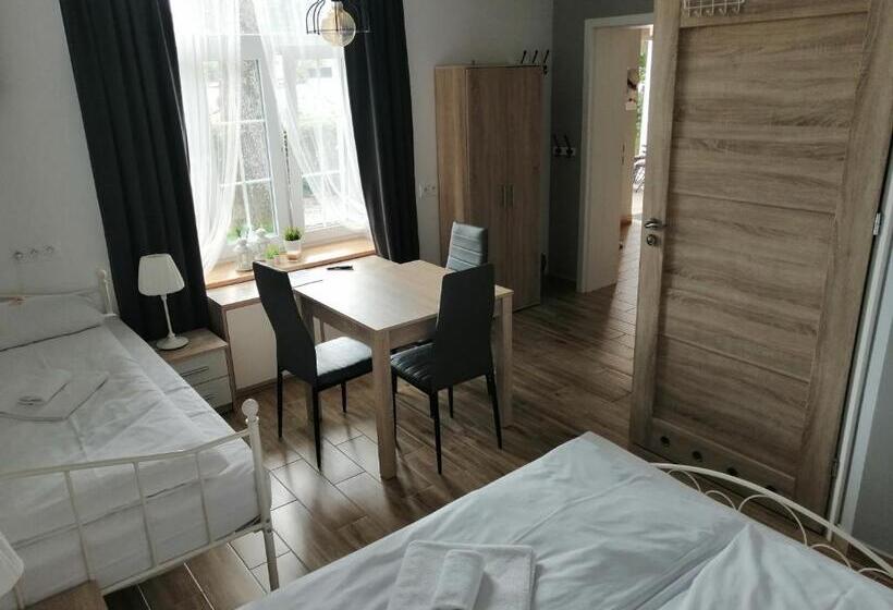 اتاق خانوادگی, Dworek Nadmorski