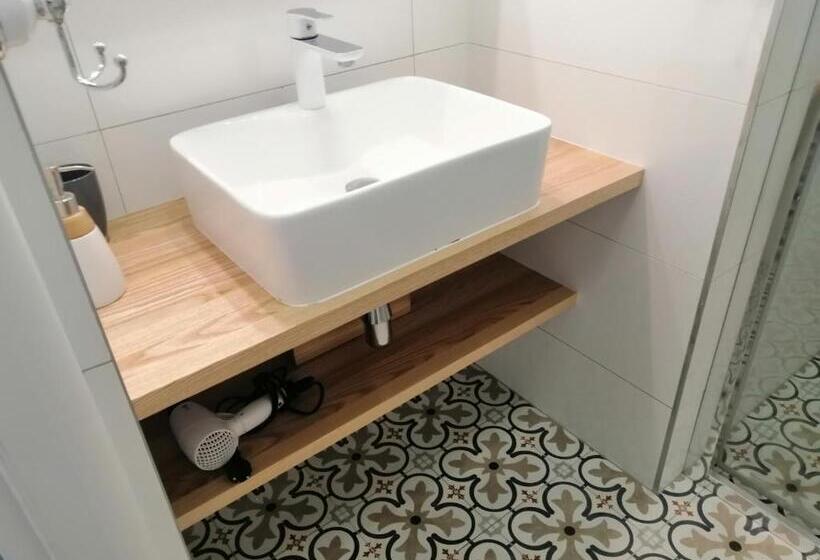 اتاق استاندارد سه نفره, Dworek Nadmorski