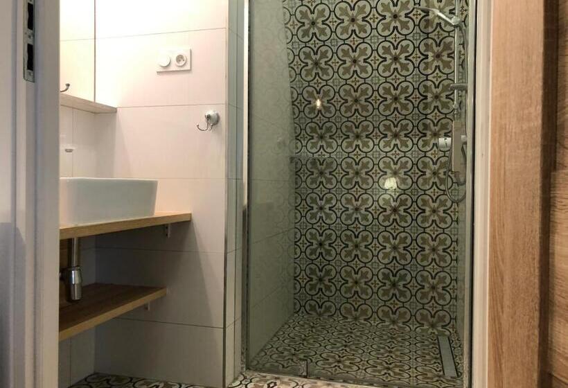 اتاق استاندارد سه نفره, Dworek Nadmorski