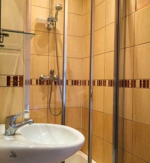 اتاق استاندارد چهار تخته, Agrotatry U Stachy