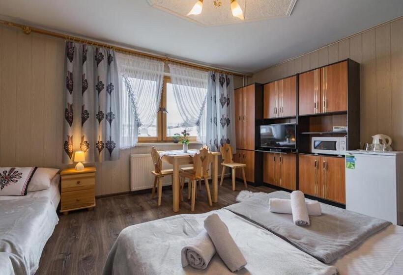 اتاق استاندارد چهار تخته, Agrotatry U Stachy