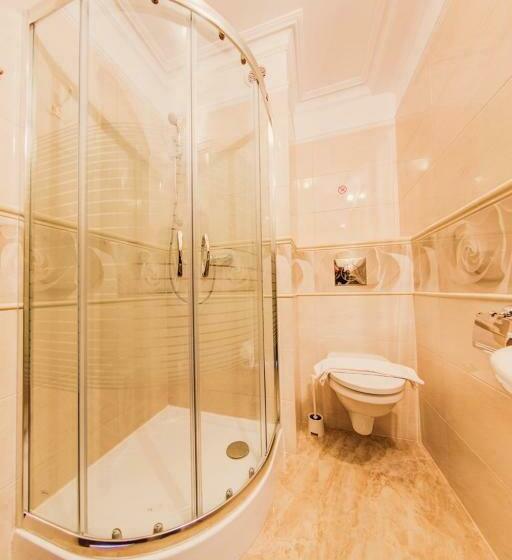 Superior Familjerum, Dworek Kurowski