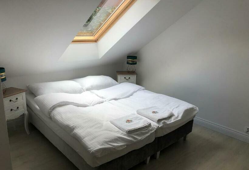 Standardrum, Dworek Kurowski