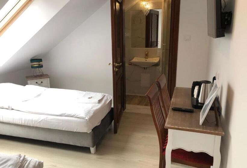 Standardrum, Dworek Kurowski