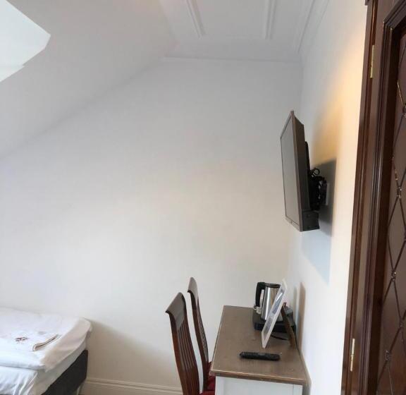 Standard Trippelrum, Dworek Kurowski