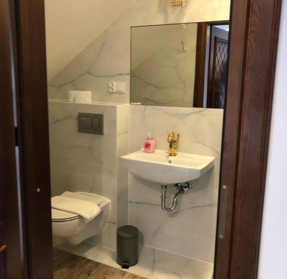 Standard Trippelrum, Dworek Kurowski