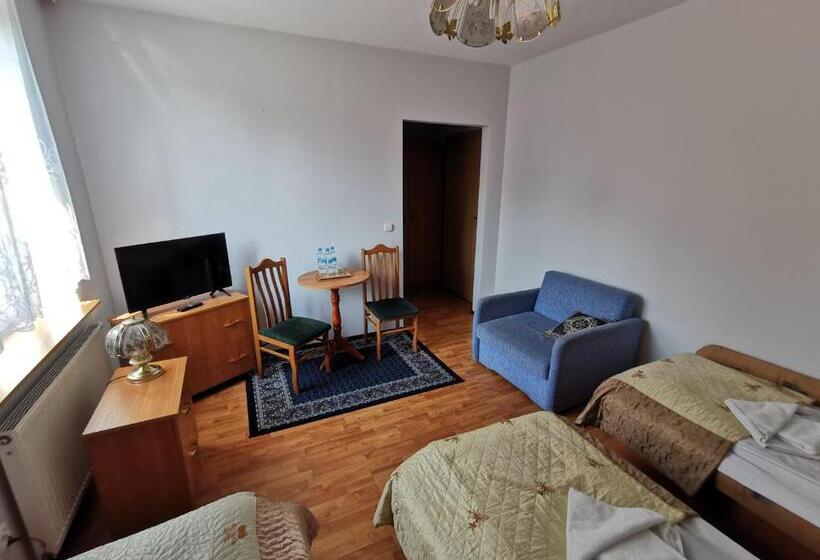 חדר סטנדרט לשלושה, Teresita