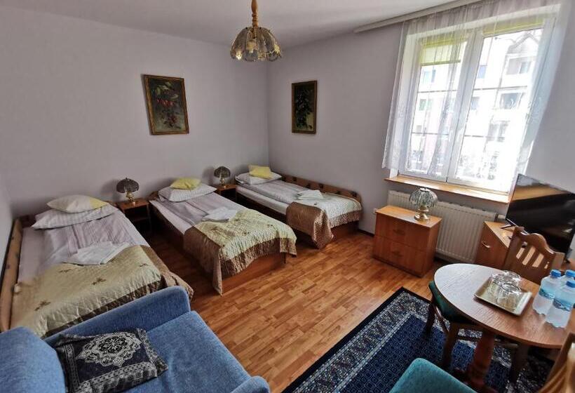 חדר סטנדרט לשלושה, Teresita