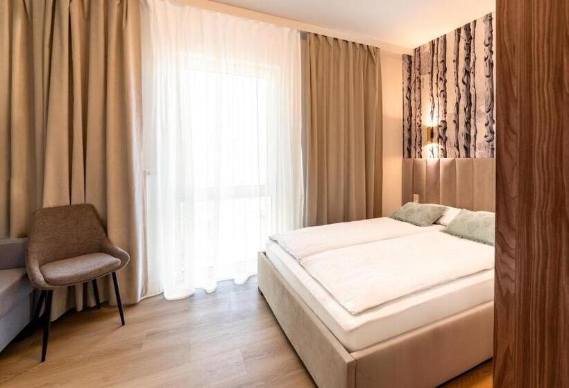2 Bedroom Apartment with Views, Nautica Resort