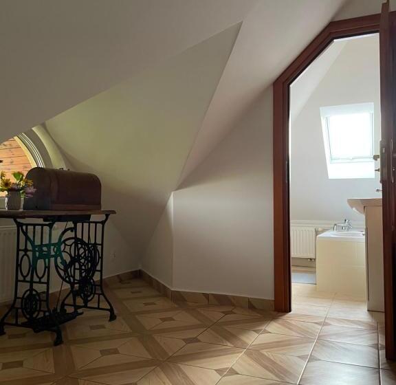 اتاق استاندارد با سرویس بهداشتی مشترک, Apartamenty Zaczarowany Ogród