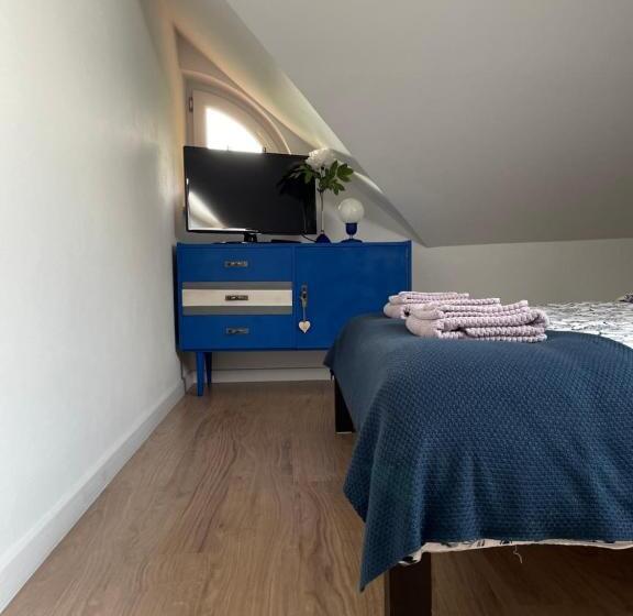 اتاق استاندارد با سرویس بهداشتی مشترک, Apartamenty Zaczarowany Ogród