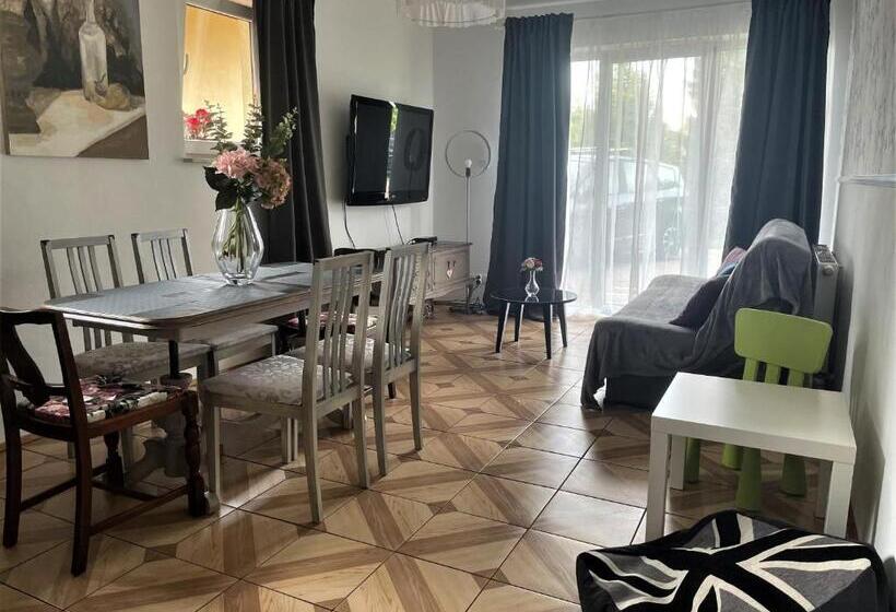 اتاق استاندارد با سرویس بهداشتی مشترک, Apartamenty Zaczarowany Ogród