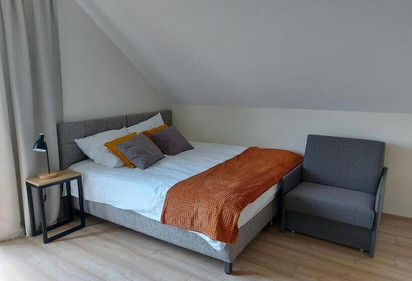 四人标准间, Barwald Hills